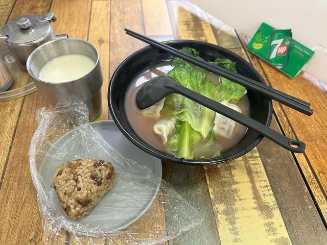菠菜豬肉湯餃