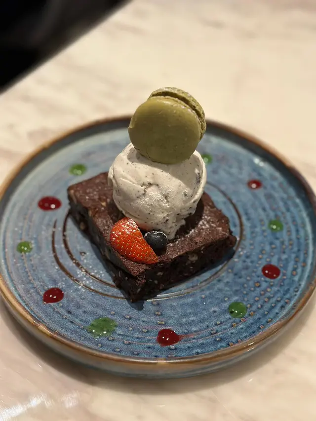 朱古力布朗尼配法式馬卡龍