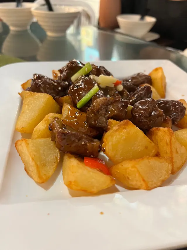 黑椒薯仔牛柳粒