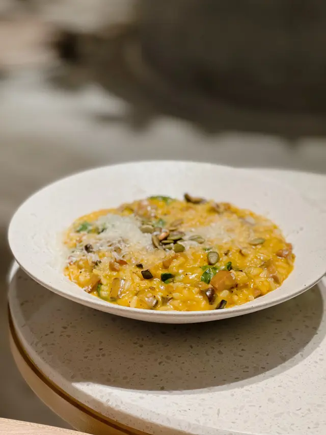 菠菜苗蘑菇南瓜蓉燴巴馬臣芝士意大利飯