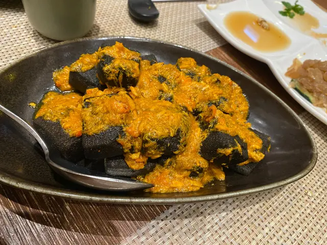 蟹粉香酥竹炭豆腐