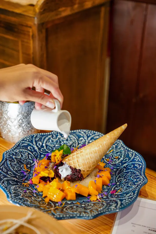 雙色芒果黑白糯米脆筒