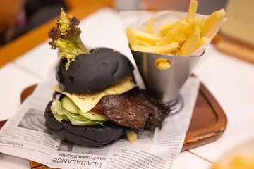 肉眼扒竹炭漢堡包