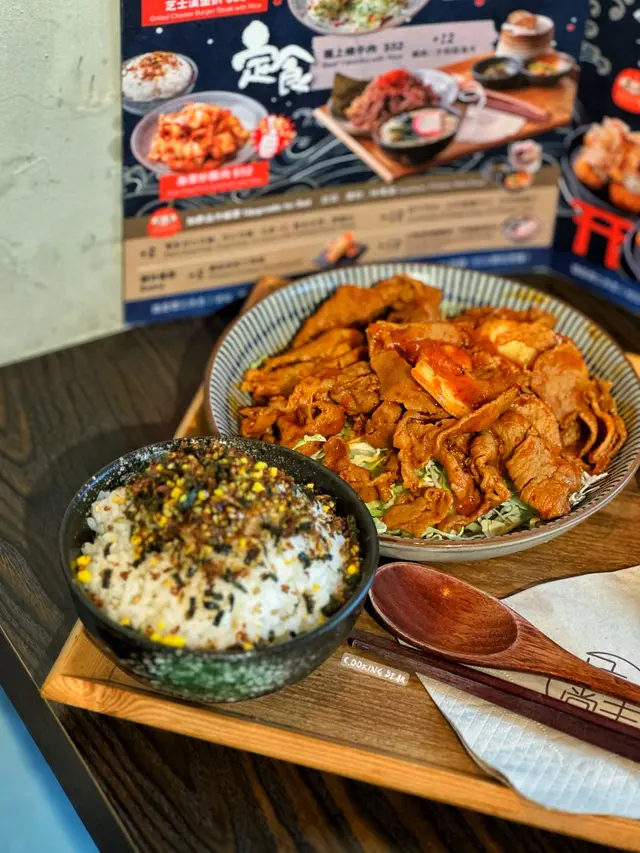 泡菜炒豚肉定食