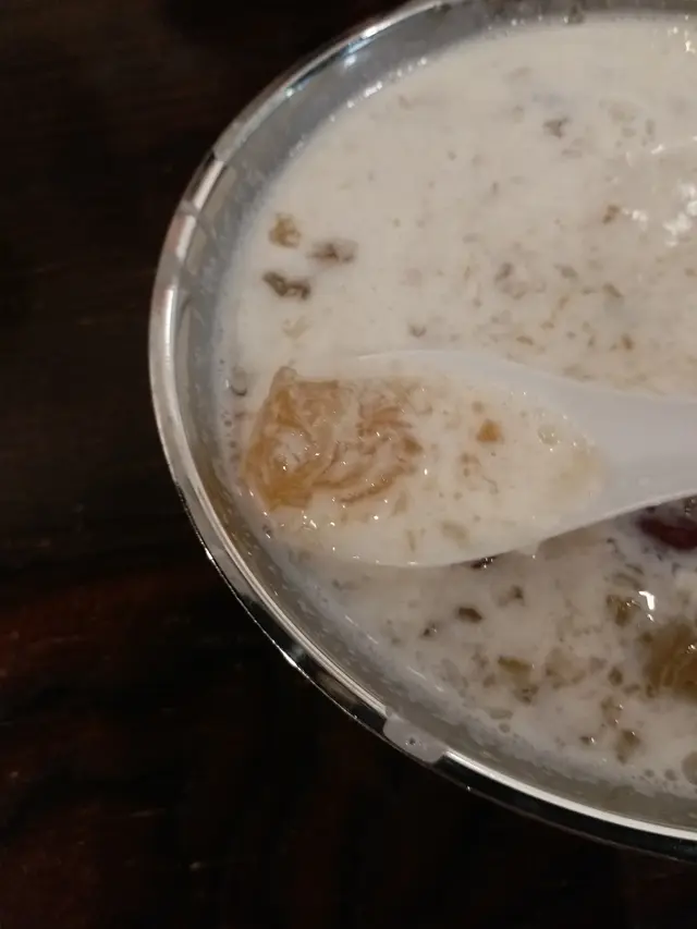 椰皇雪燕桃膠鮮奶