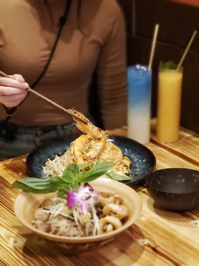 泰式蝦油大蝦炒金邊粉