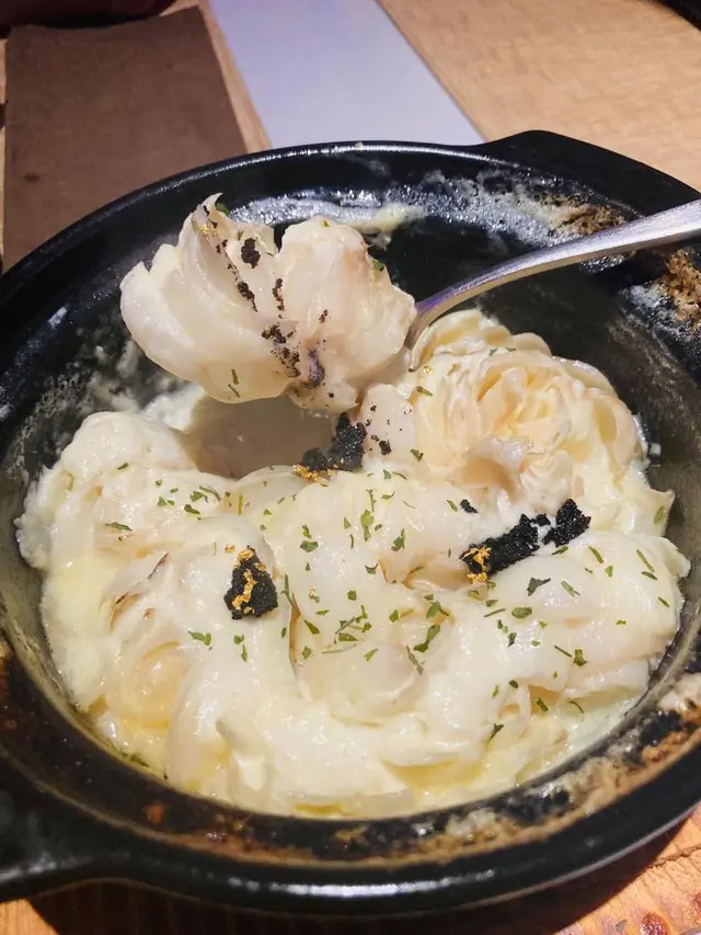 黑松露鮮百合花