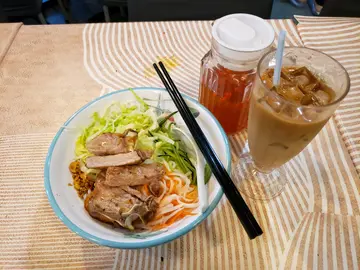 午餐:香茅猪排捞檬粉