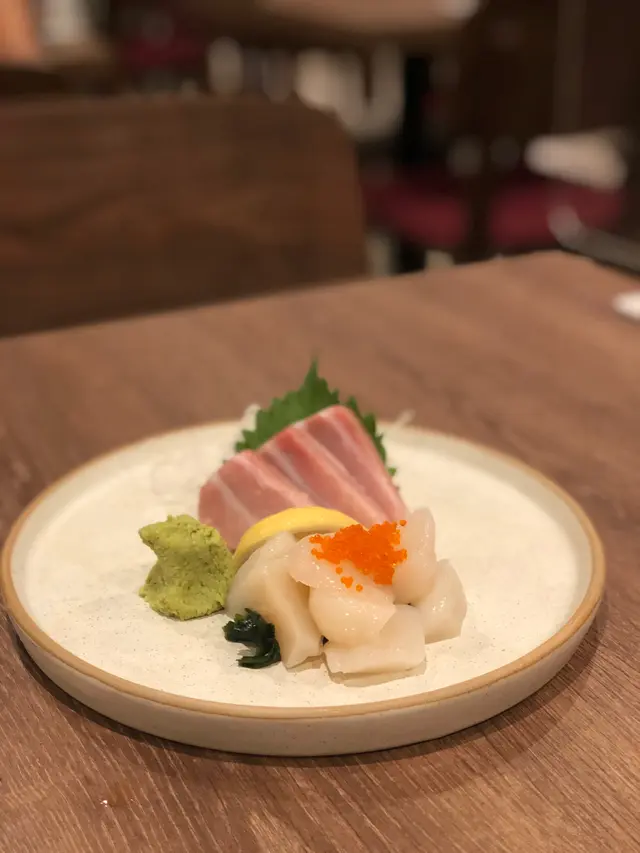 吞拿魚中拖羅刺身($158) 帶子刺身($78)