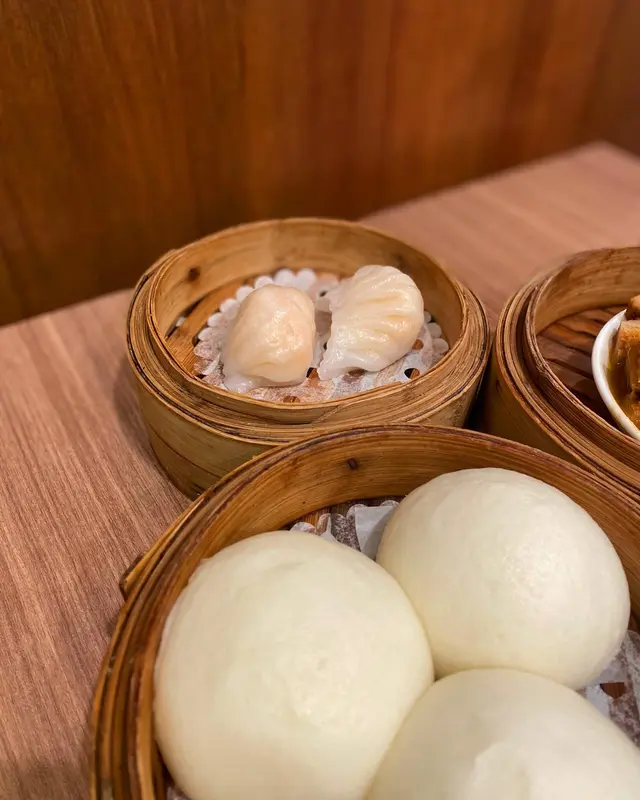 月半彎晶瑩鮮蝦餃