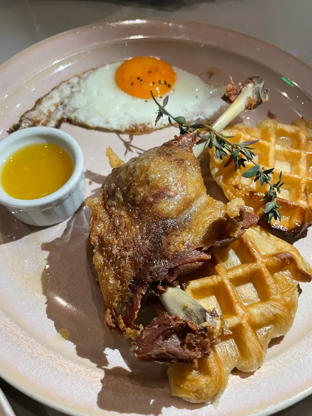 法式油封鴨脾， 酥皮窩夫