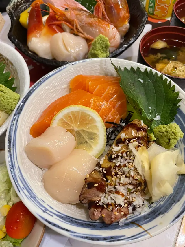 三文魚鵝肝帶子丼