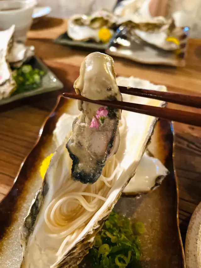 濱燒岩蠔佐白素麵