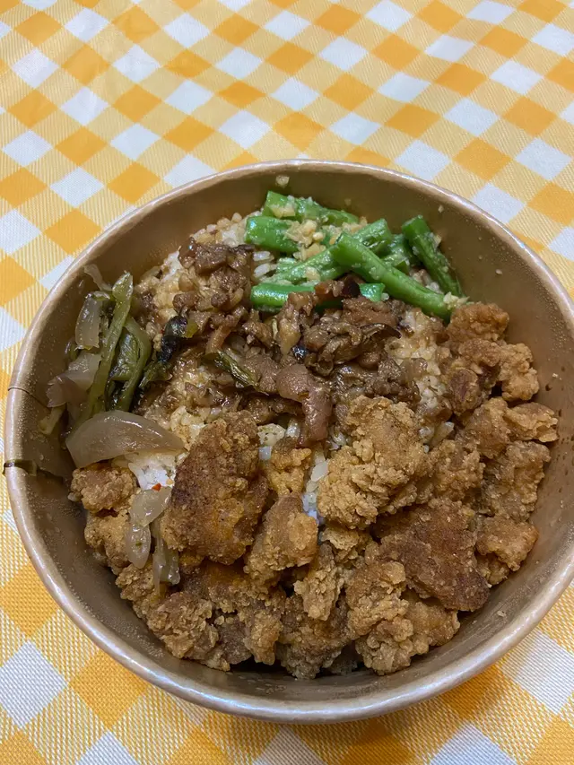 台式滷肉飯配鹽酥雞 $48