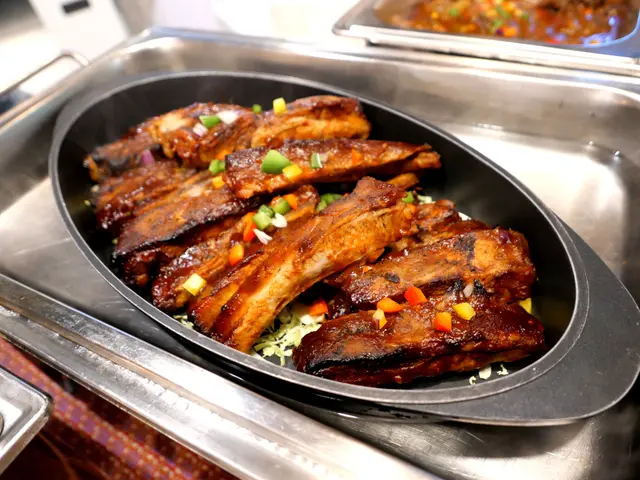 烤豬肋骨配金巴利醬