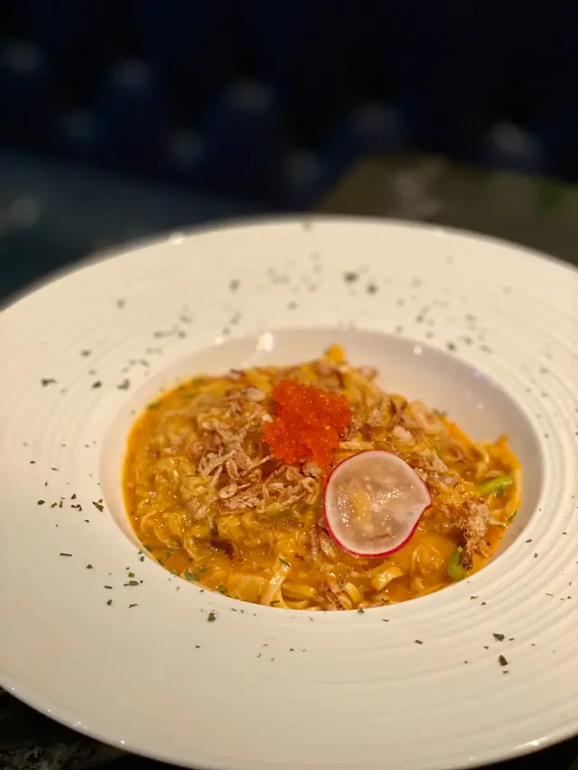 Signature Crab Meat E-Fu Noodle in Lobster Sauce