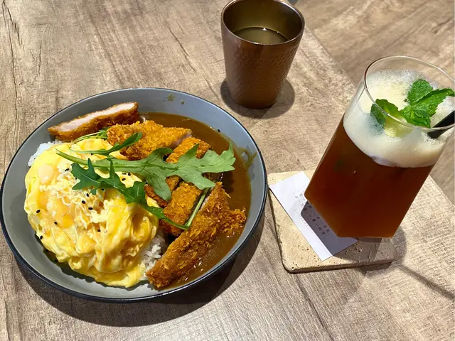 吉列豚肉配和風咖喱奄列飯