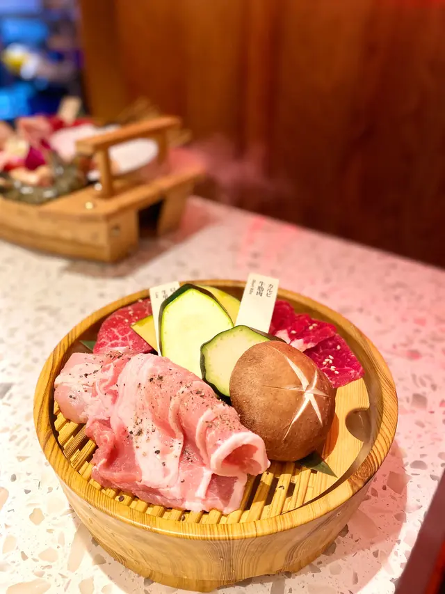 桶.盛盒（牛肋肉、牛里脊肉、豚、雞）