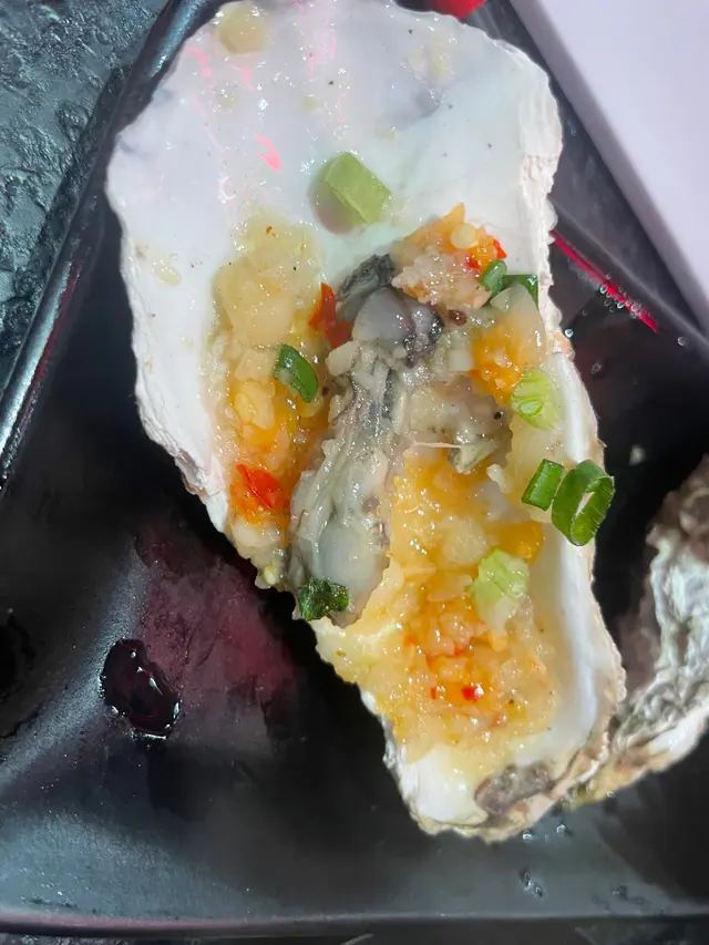 唔好以為我食咗！隻蠔上枱就係咁細，同五毫  size  差唔多，仲要完全冇蠔味！