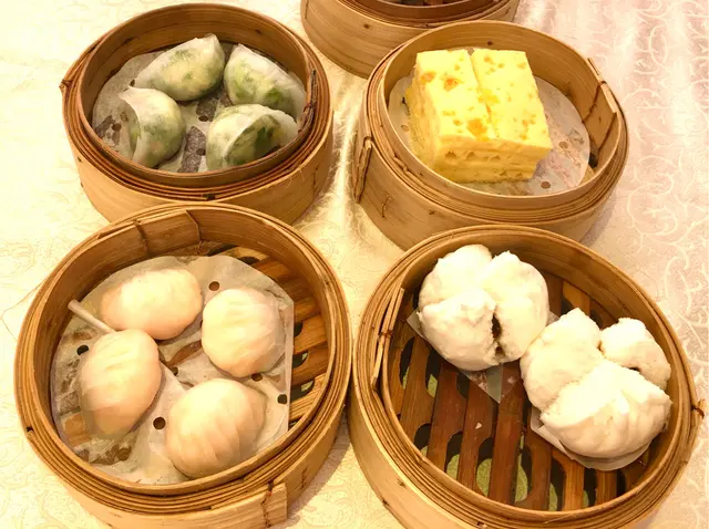 奶皇千層糕,德興蝦餃皇,蠔皇叉燒飽,菜苗翠玉餃