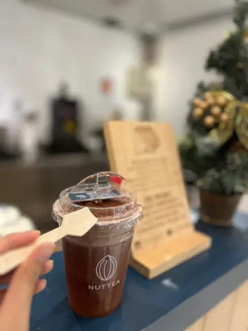 伯爵朱古力坚果奶盖茶