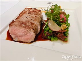 Pan-seared sous vide pork loin accompanied by green peas, bacon, radish and garlic chips, served with Honey Tea infused pork jus. - 九龍塘的Tea WG Salon &amp; Boutique