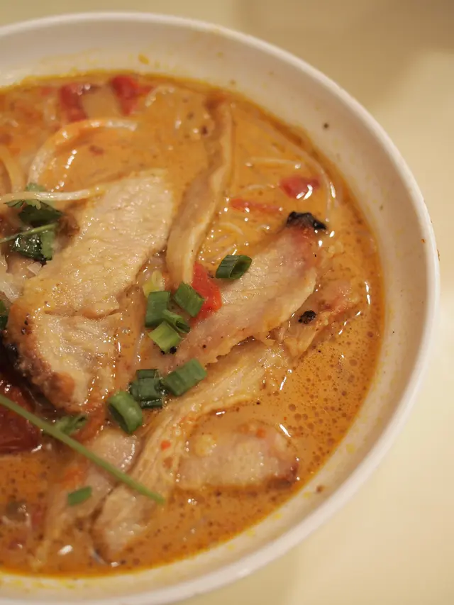 豬頸肉蕃茄椰汁湯檬