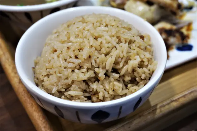 獅城芽菜走地雞飯配輕怡新加坡白胡椒肉骨茶