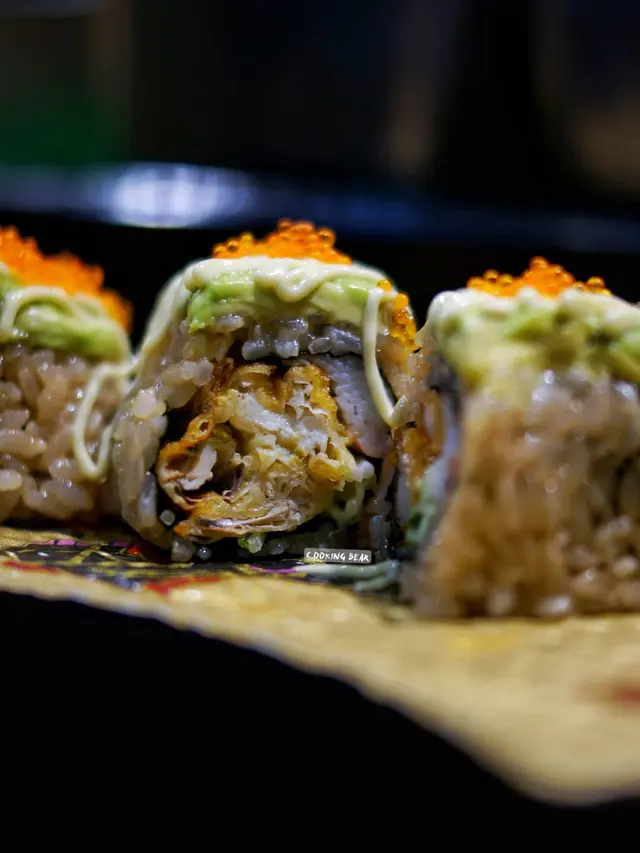 牛油果軟殼蟹卷