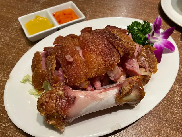 楚撚記原隻脆皮炸豬手
