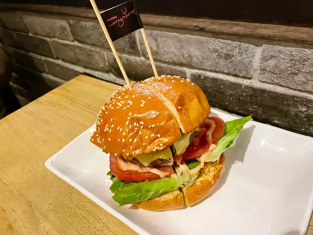 大烤菇芝士牛肉漢堡