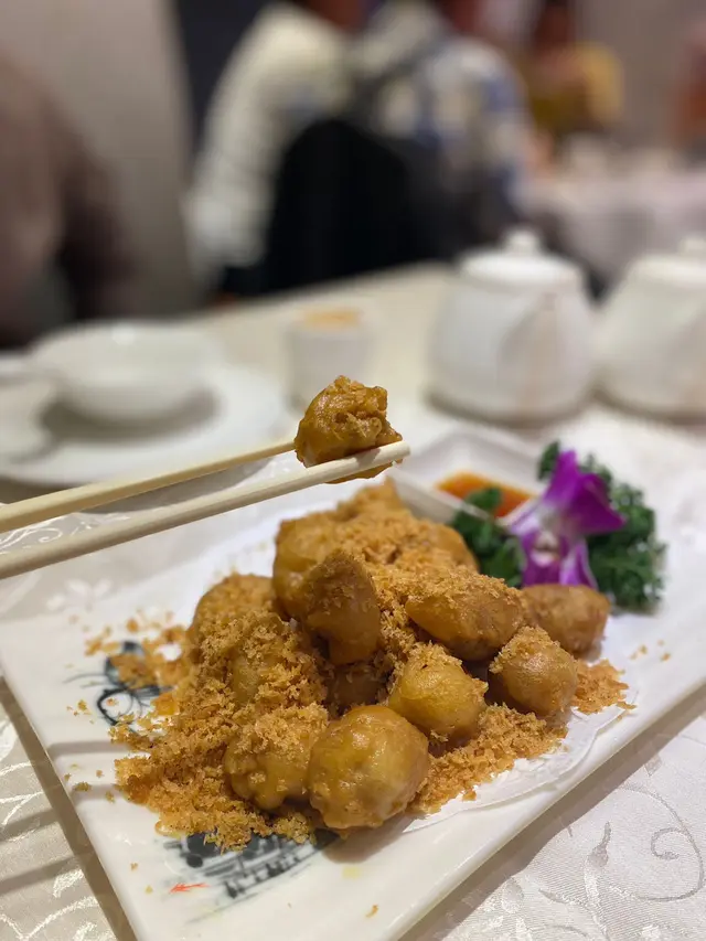 炸衣又薄又脆，但係墨魚嘴彈牙，保留到肉汁，又唔會令到炸衣唔脆，而且唔會韌！