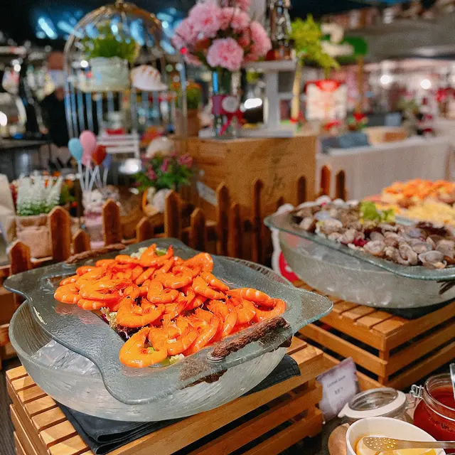 依度有啲海鮮冷盤，refill速度都幾快🦐蝦蝦肉質鮮甜彈牙，食多幾隻都得呀！