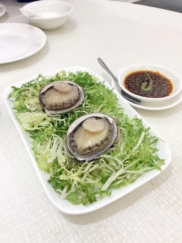 特式冰鎮鮑魚配燒汁芥辣醬