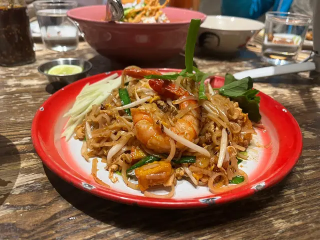 泰式虎蝦炒金邊粉