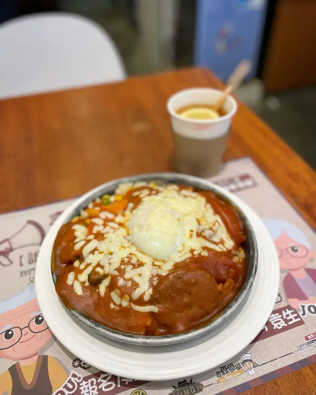 温泉蛋芝士素牛肉焗飯(鮮茄汁)