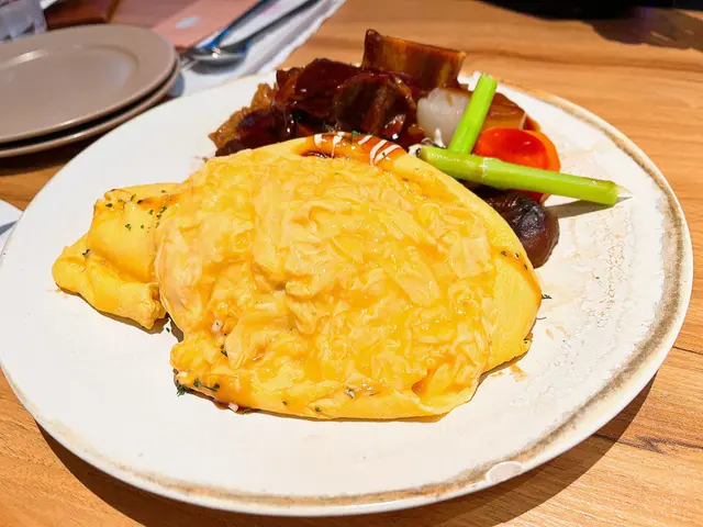 燉牛肋骨蛋包飯