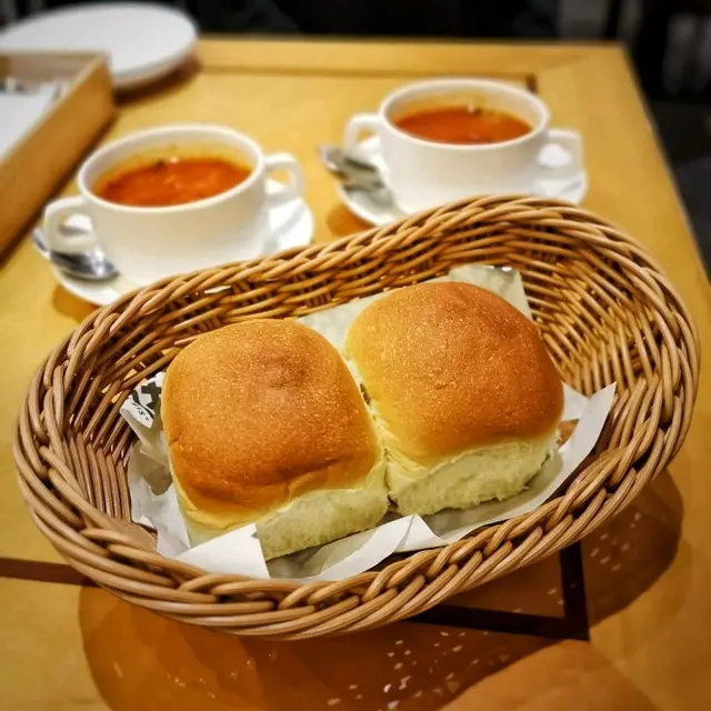 是日餐湯配自家製餐包