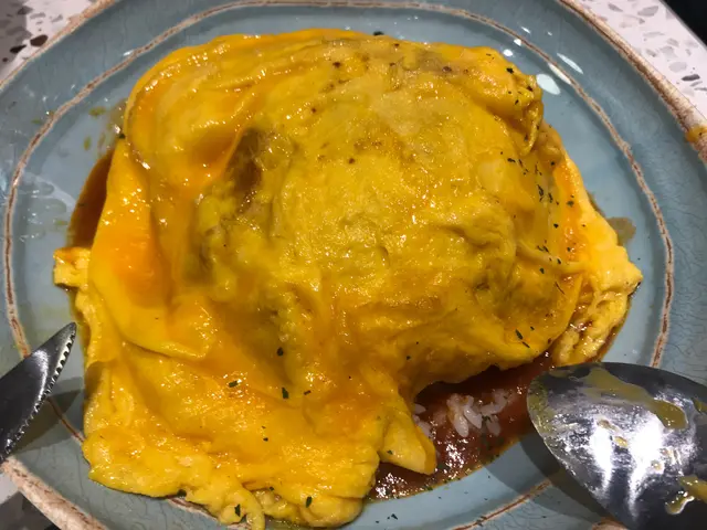 鮮茄汁香煎豬扒滑蛋包飯