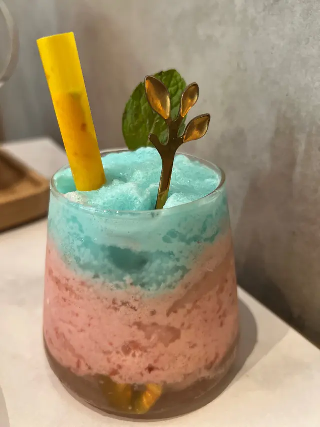 夢(士多啤梨藍橙乳酪特飲)