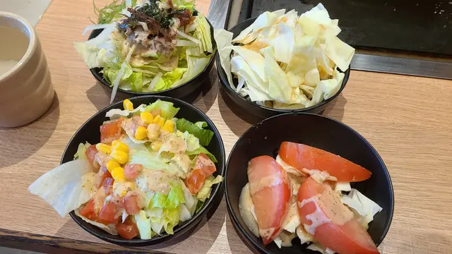 豐盛鹽麴椰菜沙律, 和風蕃茄沙律, 粟米沙律, 大根海藻沙律