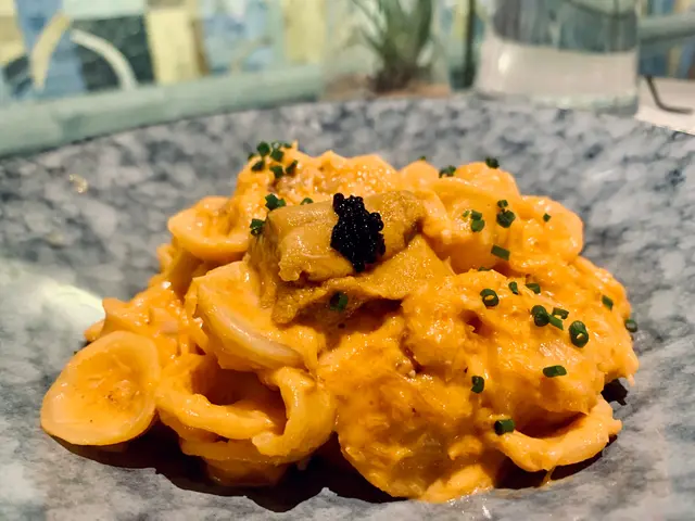 海膽黑魚子醬蟹肉貓耳朵粉