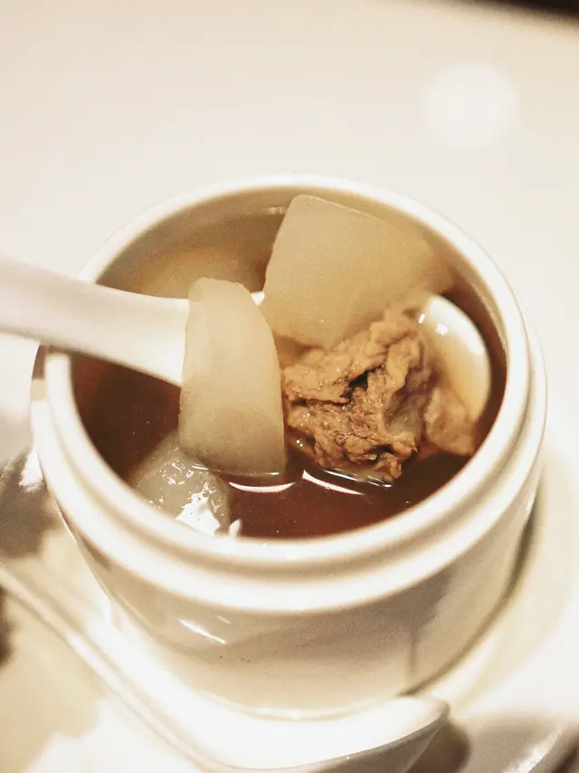 牛腩炆得夠稔，再有少少芹菜粒同蘿蔔吸收晒肉味，更帶清甜