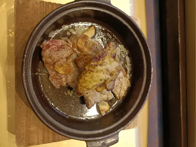 熱熱的牛扒配鴨肝都很吸引.好味道!