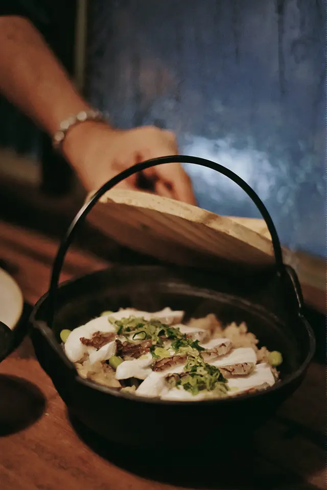 鯛魚片軟嫰滑爽
配上五款不同的蔬菜，飯粒充滿鮮濃魚油香而不膩