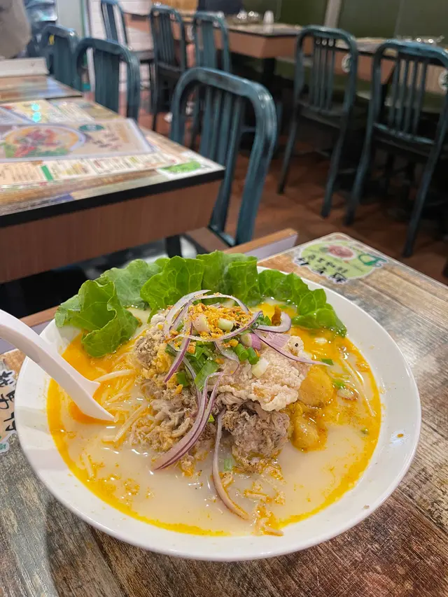鎮店四鳥椰汁酸湯檬粉