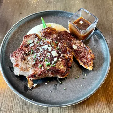 炭烧美国黑毛安格斯西冷配黑椒汁配薯蓉