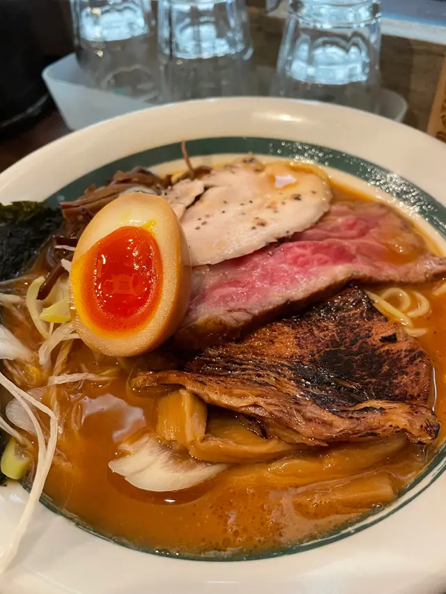 招牌三色拉麵 • 濃蝦湯