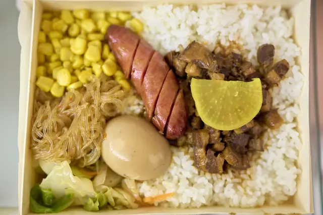 台式香腸滷肉飯便當