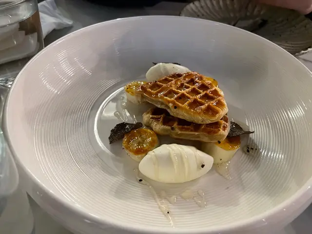 酥脆窩夫松露蜂蜜焦糖香蕉雲呢拿雪糕